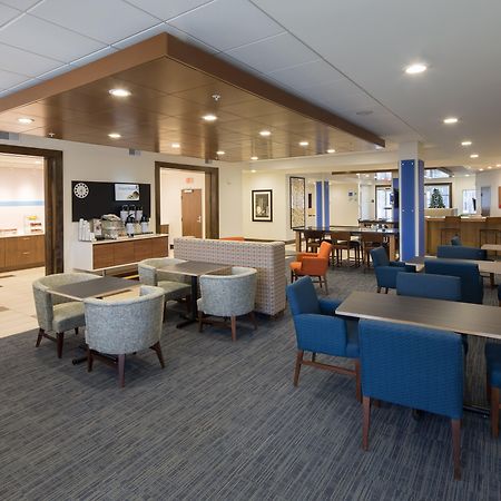 Holiday Inn Express & Suites Alpena - Downtown By Ihg Екстериор снимка