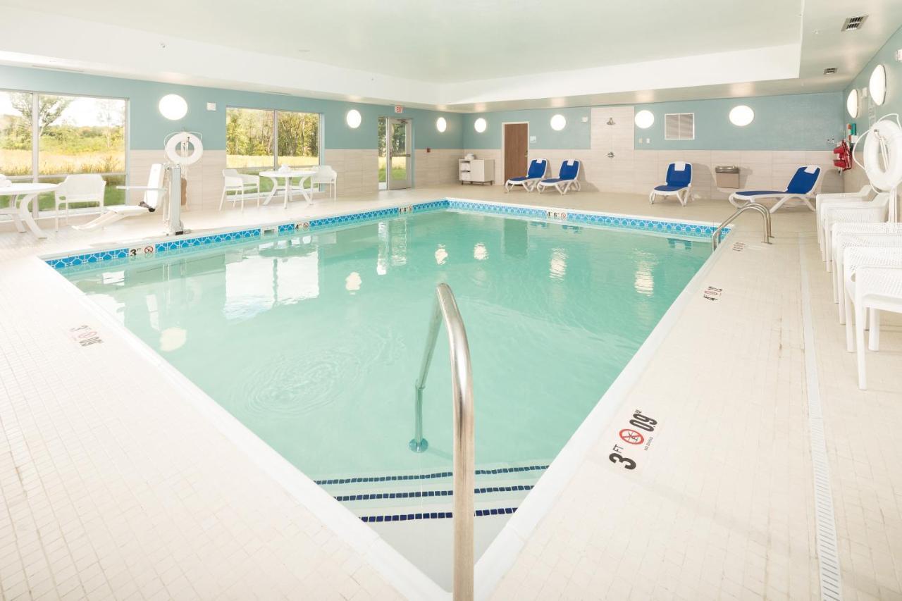Holiday Inn Express & Suites Alpena - Downtown By Ihg Екстериор снимка