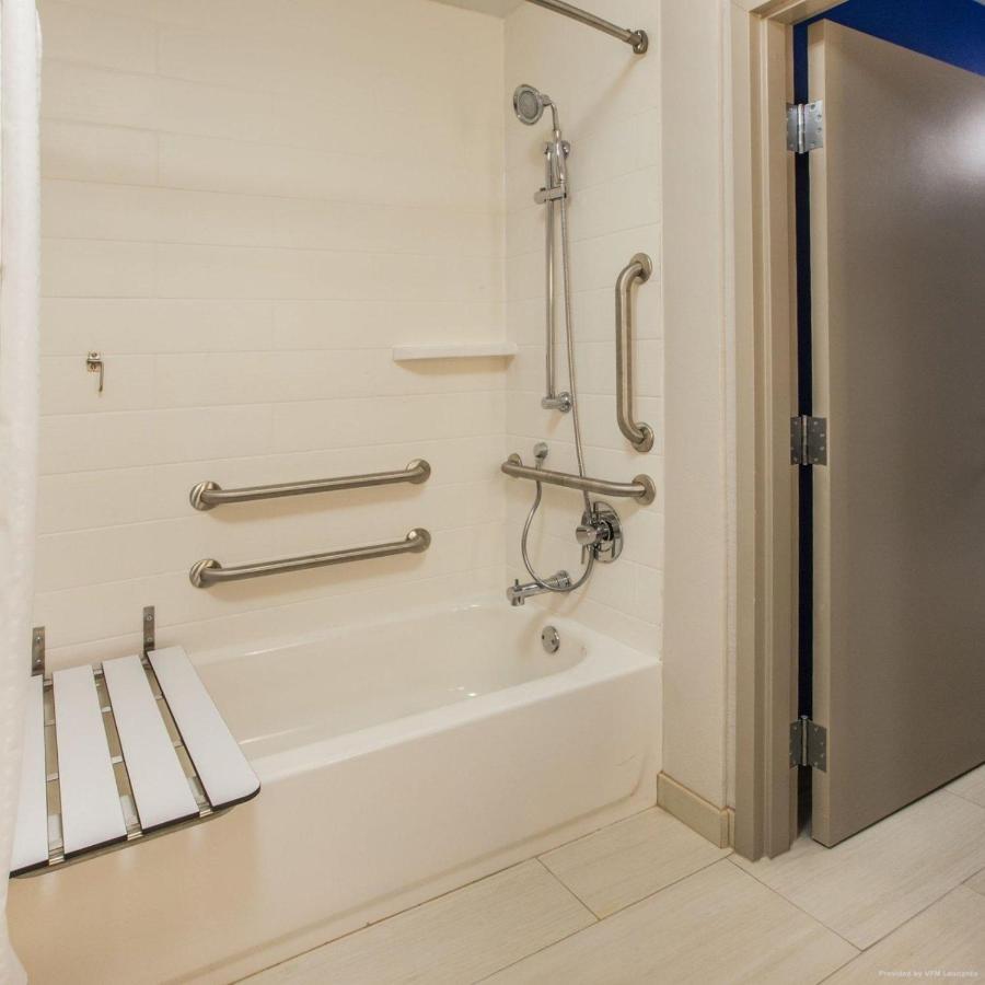 Holiday Inn Express & Suites Alpena - Downtown By Ihg Екстериор снимка