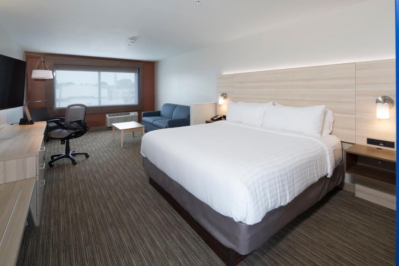Holiday Inn Express & Suites Alpena - Downtown By Ihg Екстериор снимка