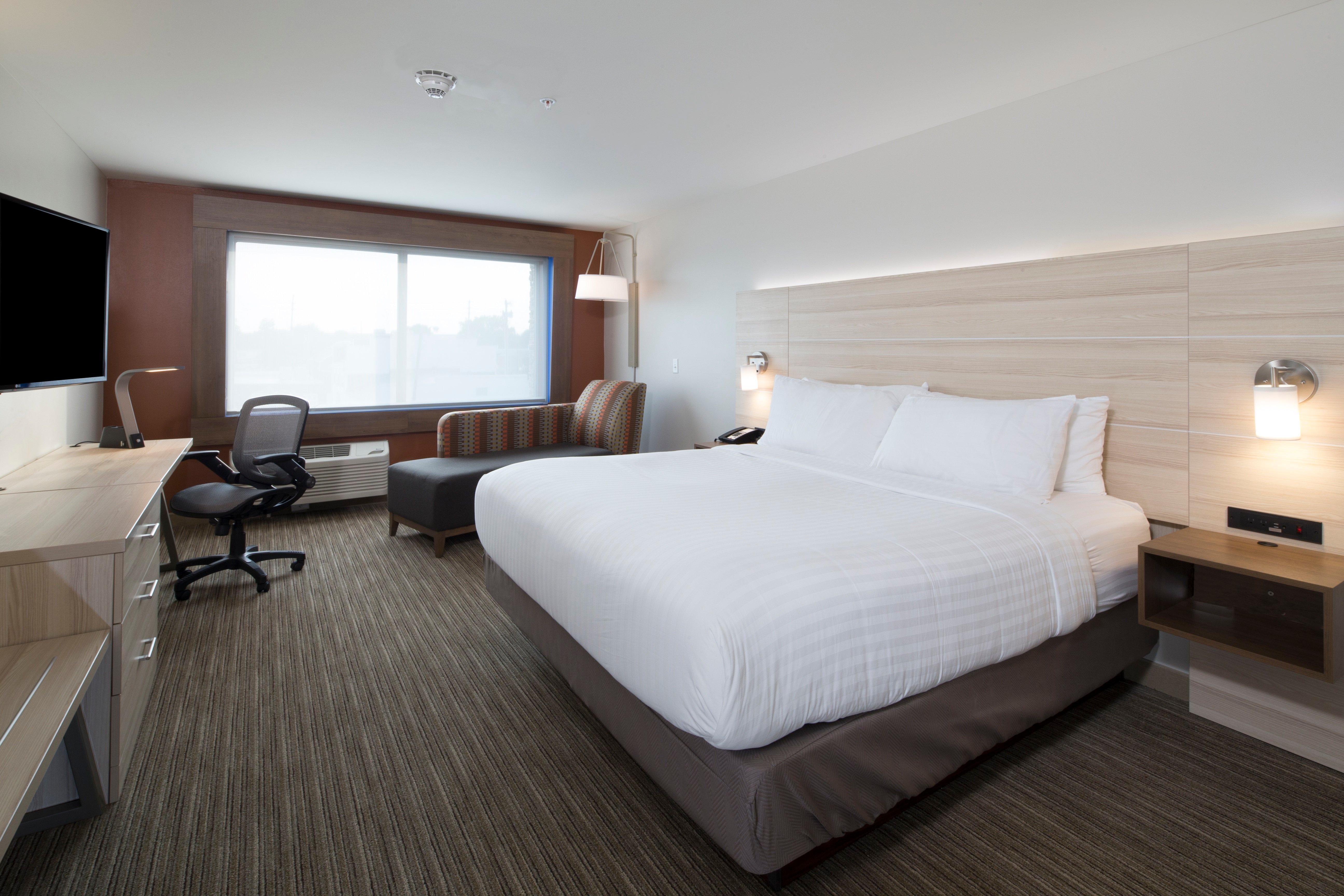 Holiday Inn Express & Suites Alpena - Downtown By Ihg Екстериор снимка