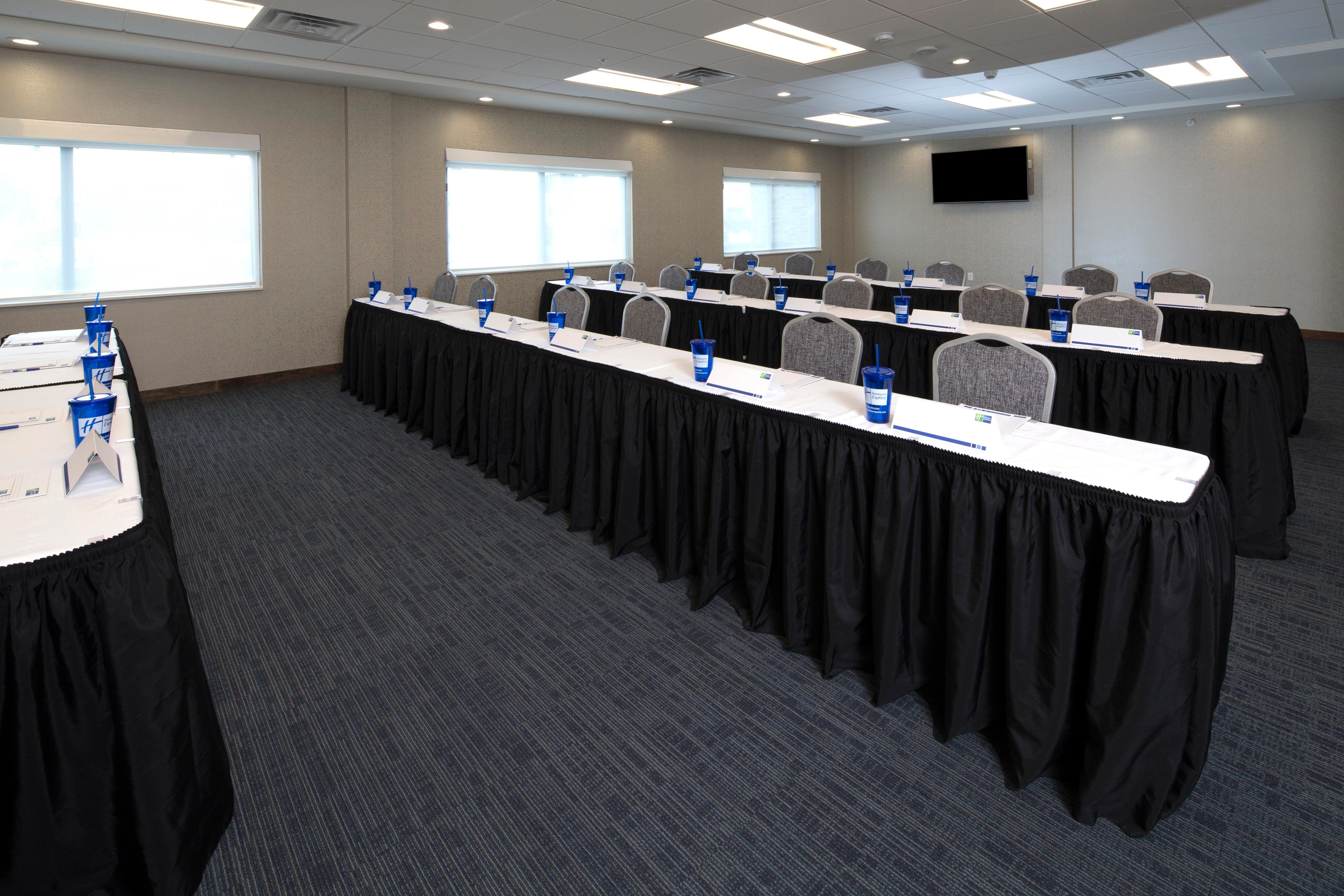 Holiday Inn Express & Suites Alpena - Downtown By Ihg Екстериор снимка