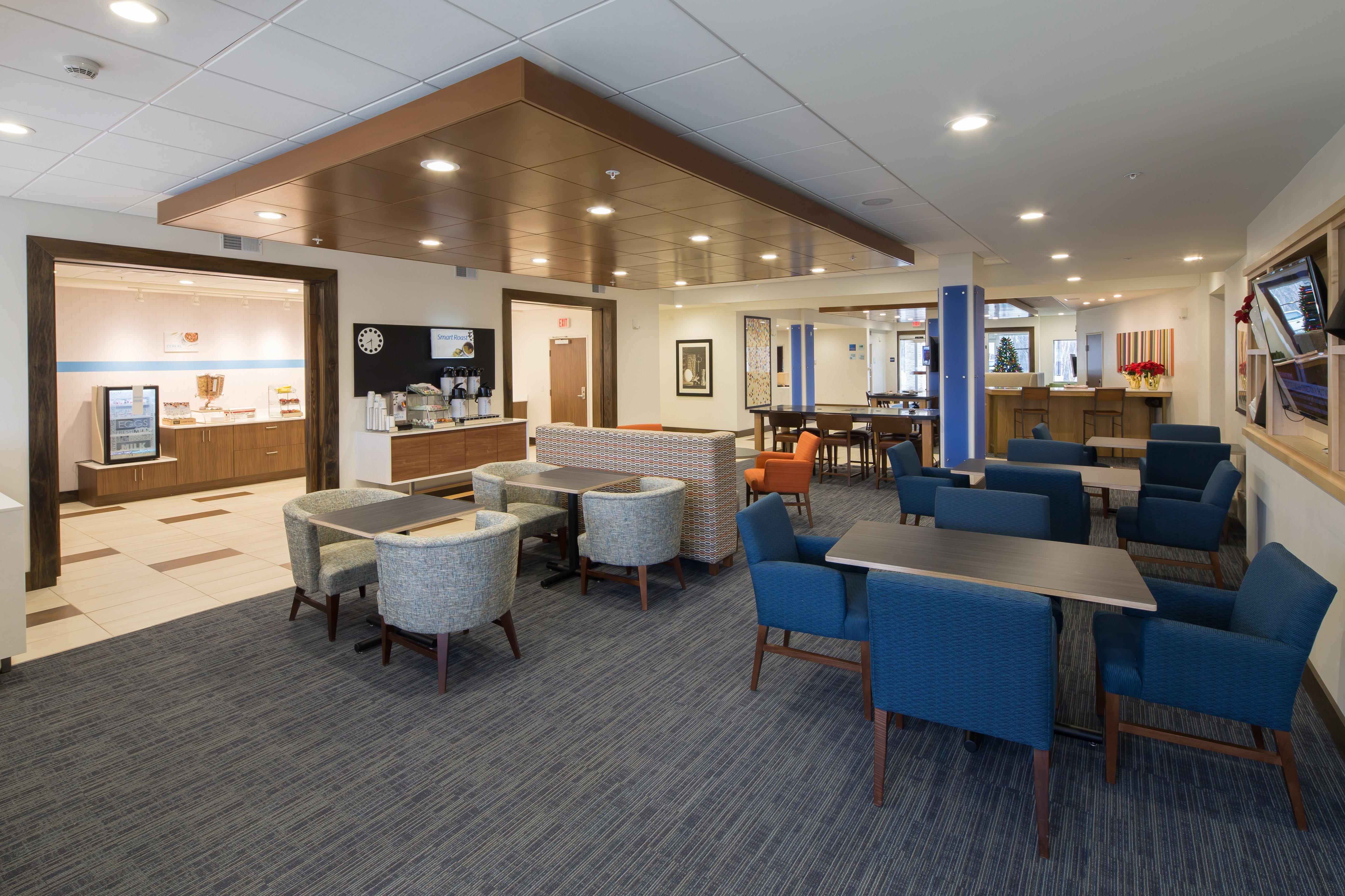 Holiday Inn Express & Suites Alpena - Downtown By Ihg Екстериор снимка