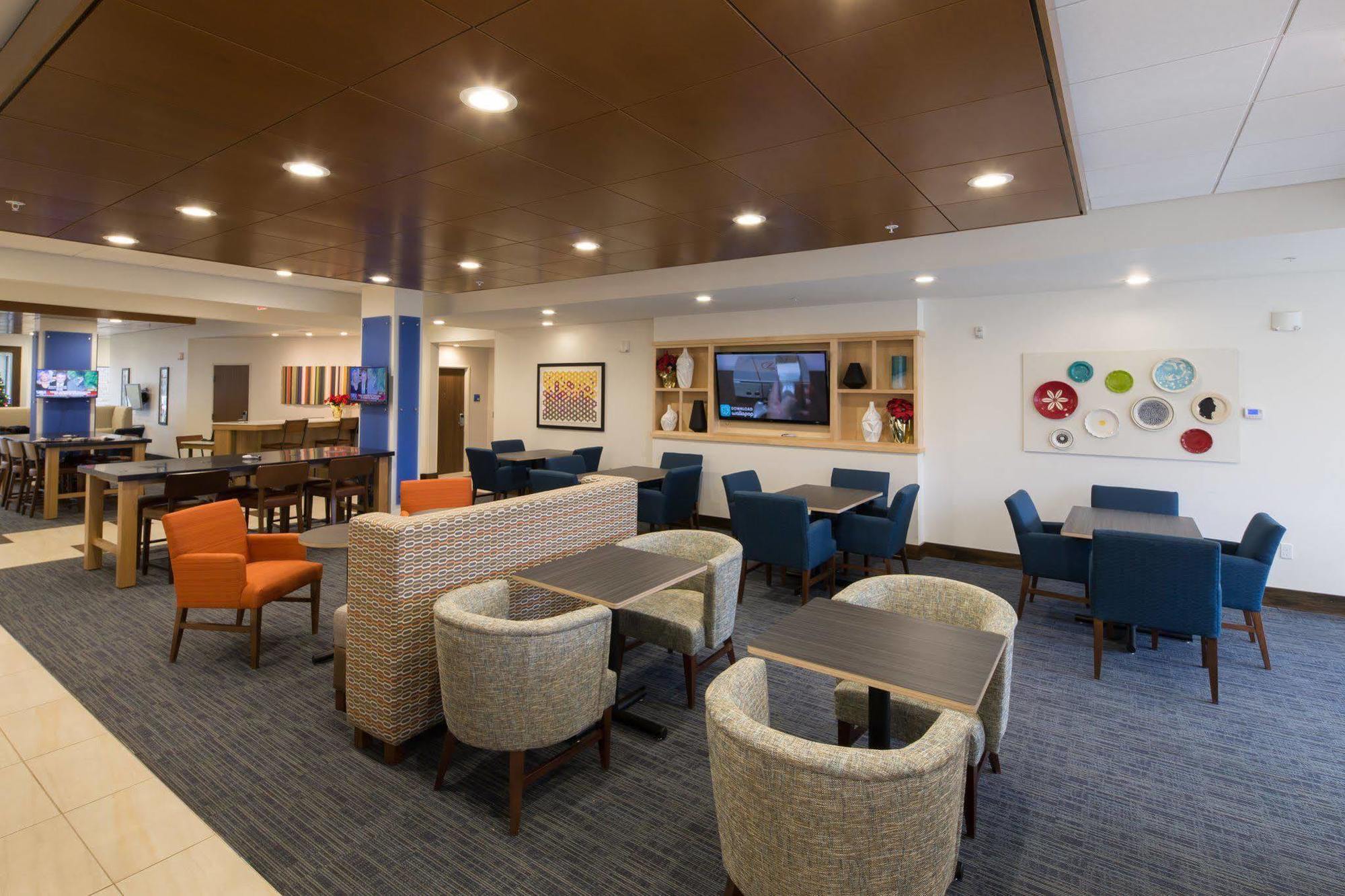 Holiday Inn Express & Suites Alpena - Downtown By Ihg Екстериор снимка