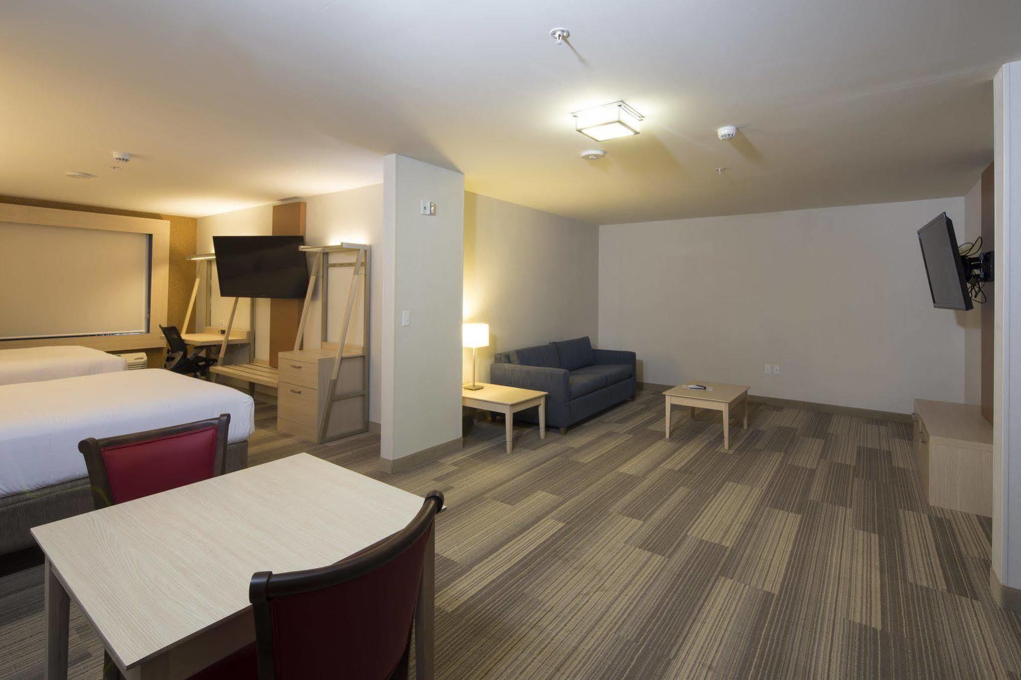 Holiday Inn Express & Suites Alpena - Downtown By Ihg Екстериор снимка