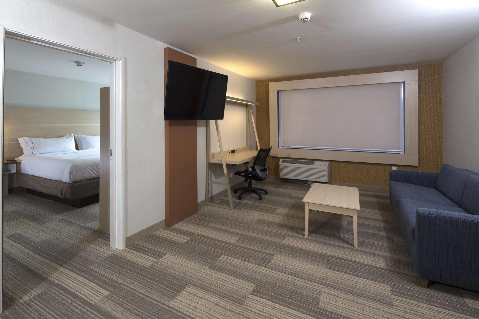 Holiday Inn Express & Suites Alpena - Downtown By Ihg Екстериор снимка